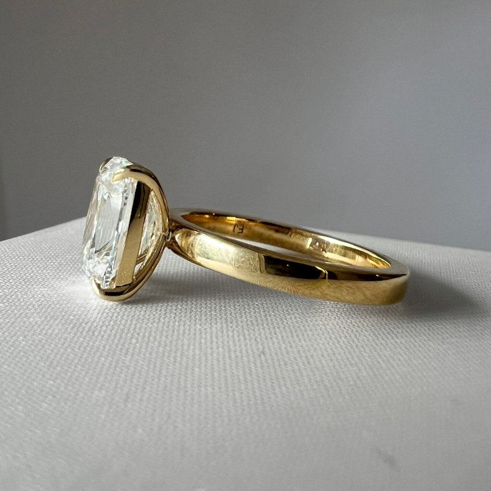 Elaria 3ct OMC Cushion Solitaire Ring